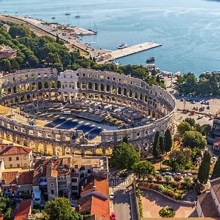 Eric I Paolo Apartmán Pula